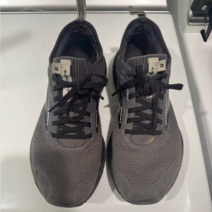 Brooks Ricochet Gray Athletic Shoes